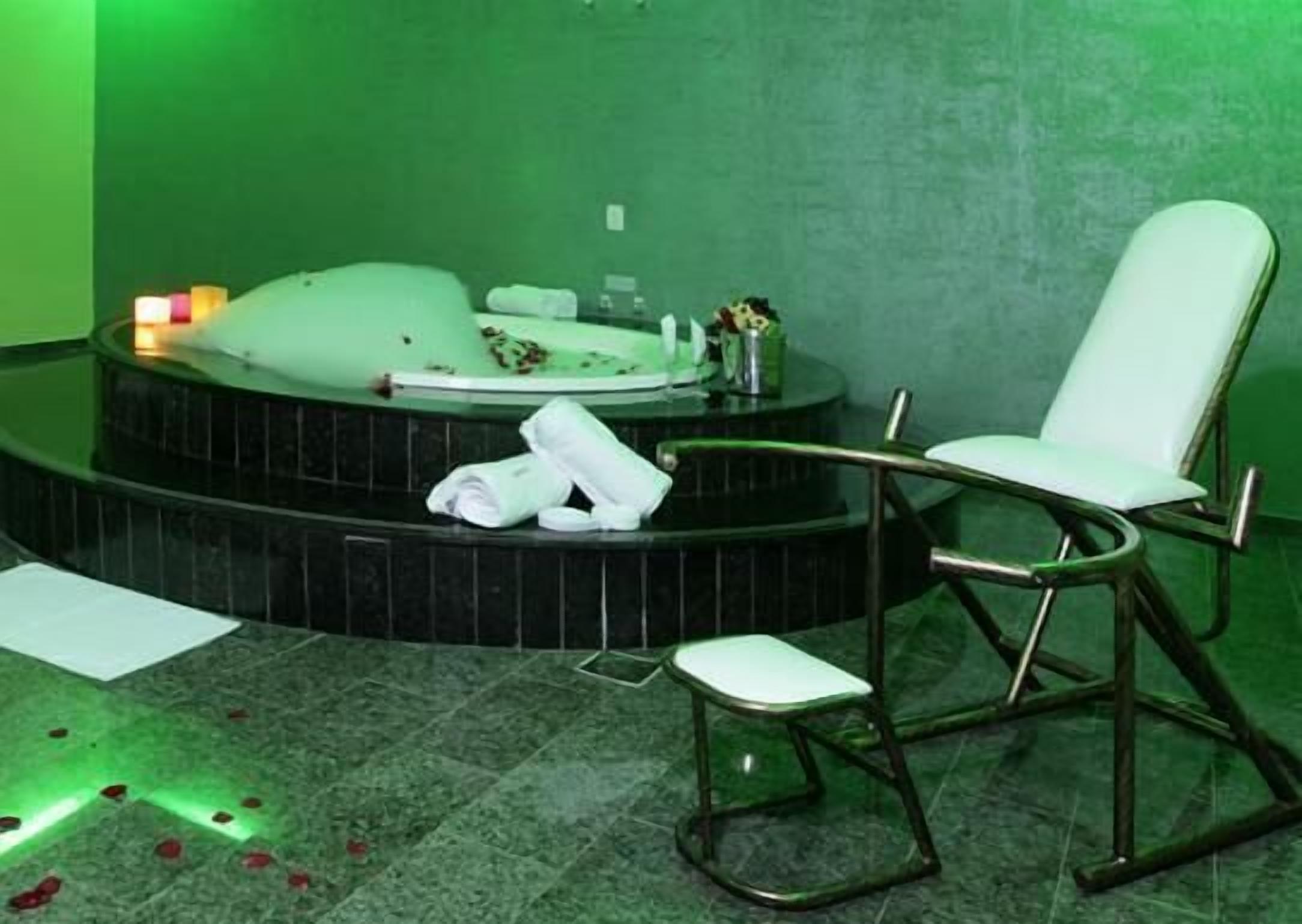 Hotel do amor Hipnose (adults Only)