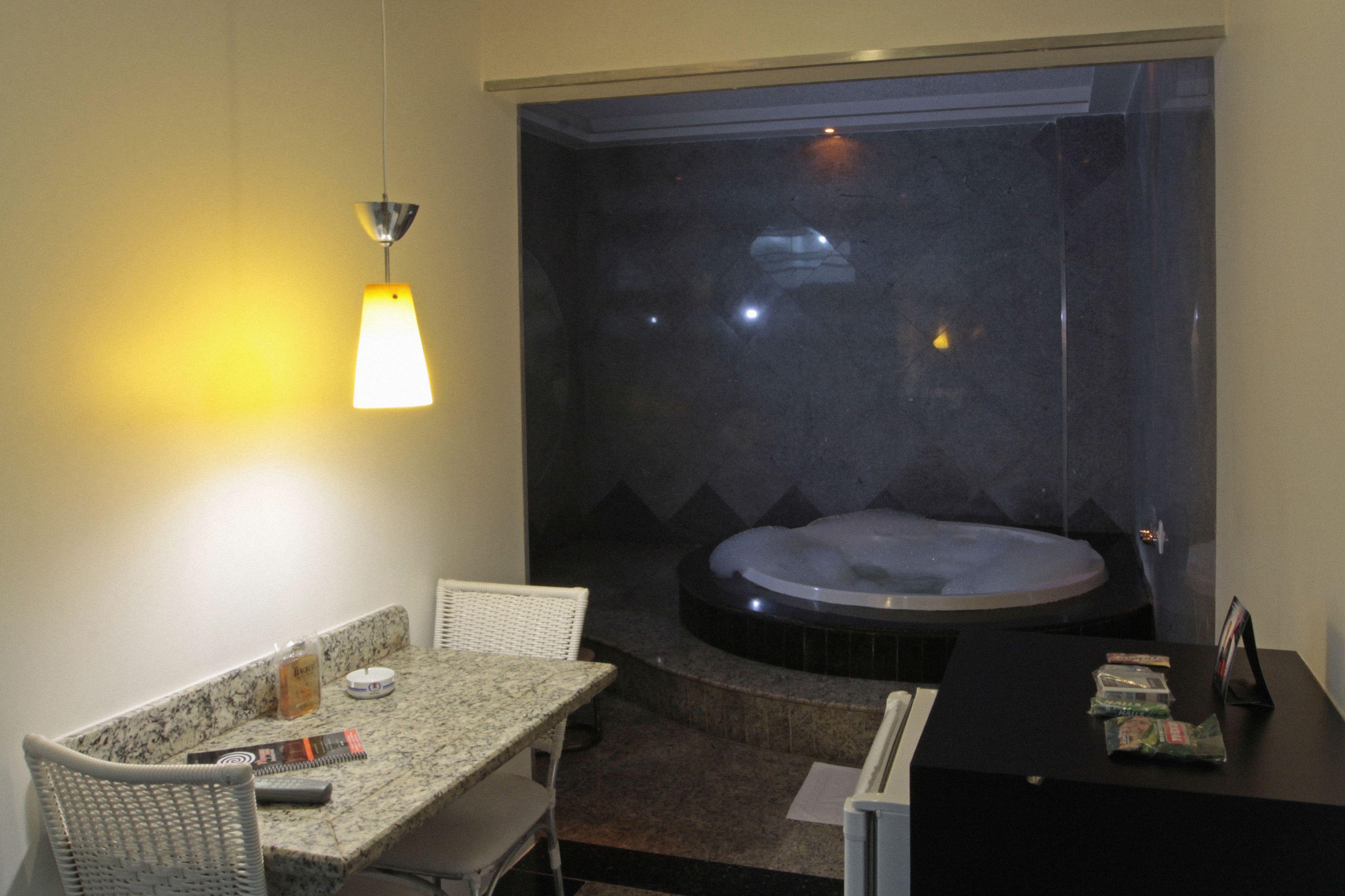 Hotel do amor Hipnose (adults Only)